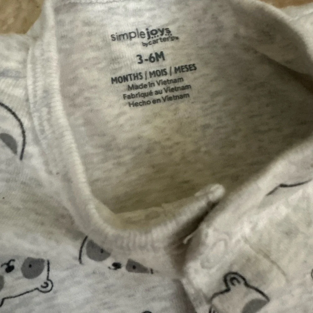 Carter’s 3-6 months Baby Boy Animal Faces Button Down Romper Euc